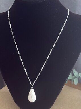 Vintage Avon White Porous Stone Pendant Necklace Silver Tone 22” NIB 58